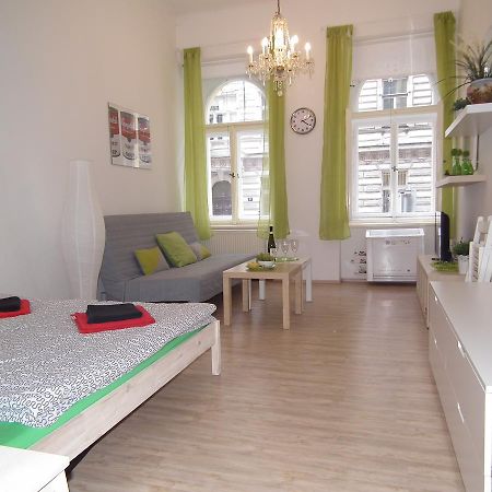 Apartment In The Centre Praga Esterno foto