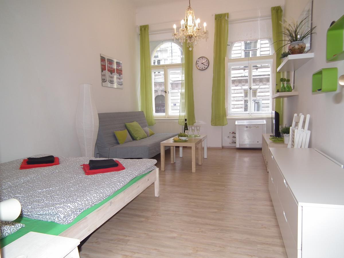Apartment In The Centre Praga Esterno foto