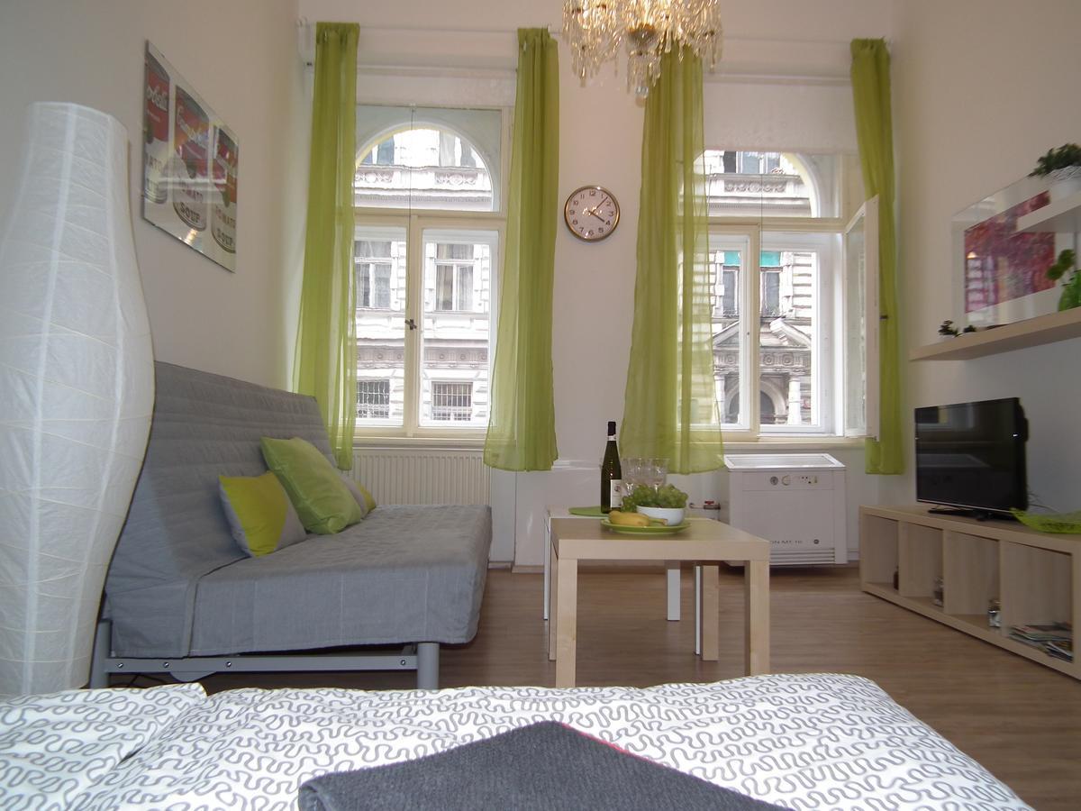 Apartment In The Centre Praga Esterno foto